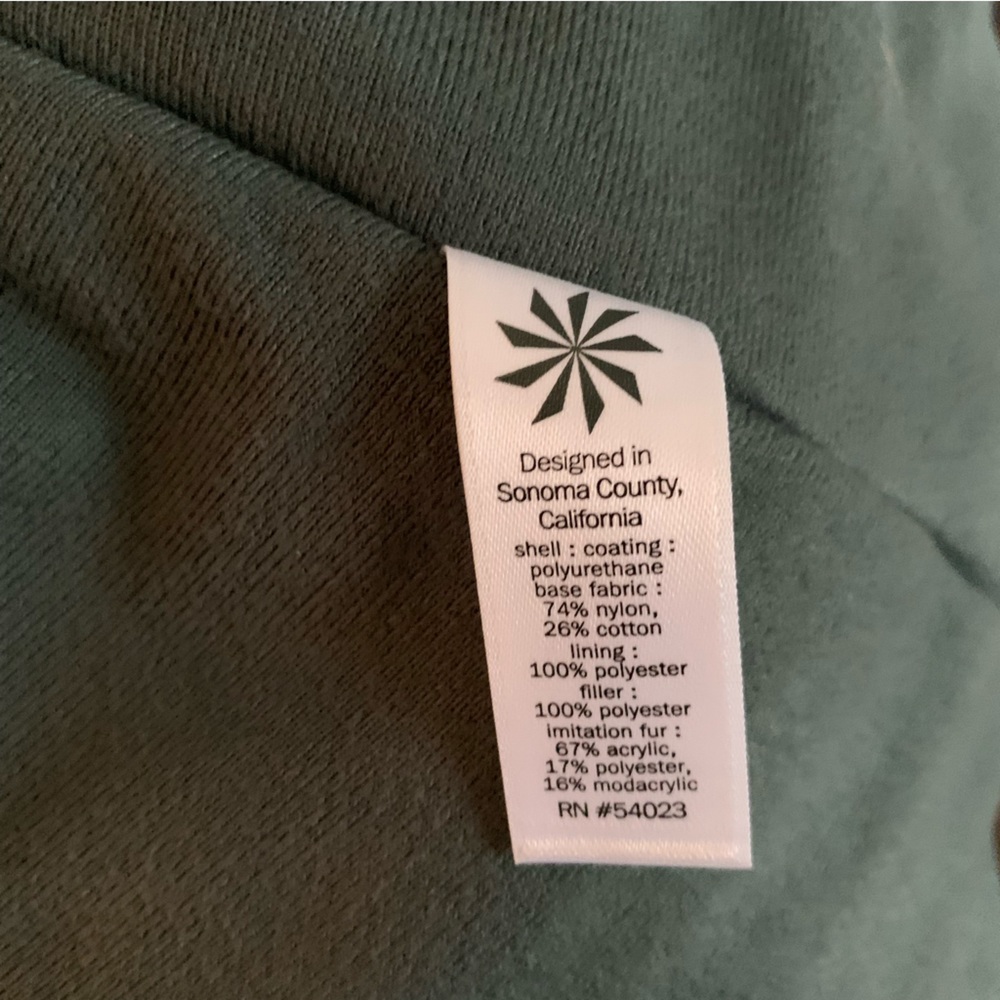 Athleta green Alpine Air Vest with removable faux fur collar Size medium - Picture 10 of 13